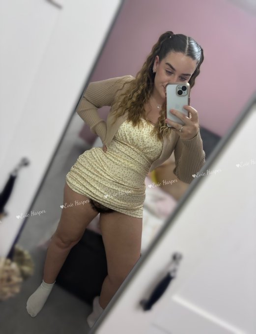 5ft british brat with a bush😋  fuck or pass? https://t.co/VEkAVQq5HE