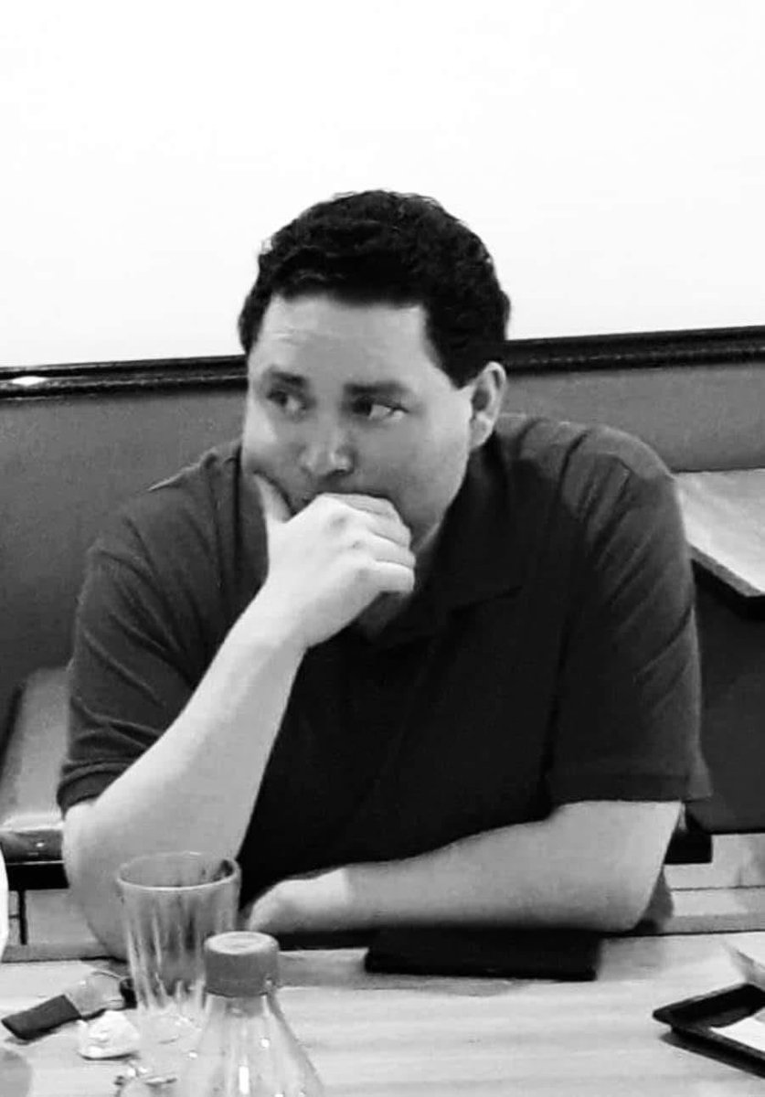 azucenau's tweet photo. #ÚLTIMAHORA | Fue localizado sin vida Víctor Morales, periodista chiapaneco; su cuerpo fue localizado a la orilla de carretera, sobre la autopista Ocozocoautla de Espinosa-Arriaga, a la altura del Ejido Tierra y Libertad, municipio de Jiquipilas. https://t.co/MneknaQ9wS