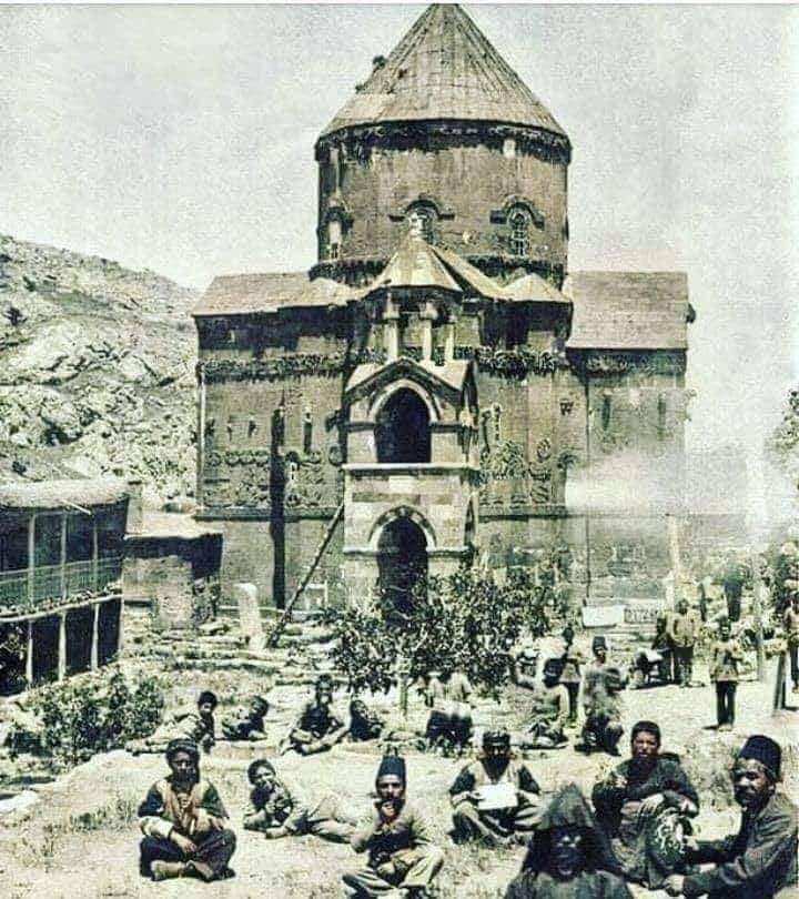 TECÂVÜZ ADASI
"Akşam oldu mu bizim içimize Ermeniler gelirdi. 150 tane kadar kadın içinden 10-11 tanesini seçip götürürlerdi. Sabaha kadar bu kadınlara tecavüz ederlerdi. Bu kadınlar öyle olurdu ki kan revan içinde kalır, bırakıldıklarında bacaklarını gere gere yatar,