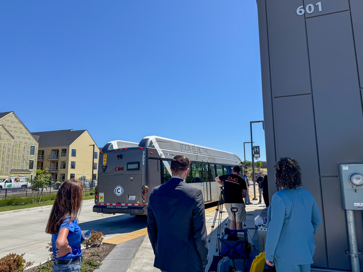 ctranvancouver's tweet image. Last week, we met with our friends at sponsors at @ilaniresort, People's Community Credit Union, @portvanusa, and @wsdot_sw to film a commercial for our annual free shuttle service to the @ClarkCountyFair. Look for more info coming soon to a screen near you! #ClarkCountyWa 🎡 🚌