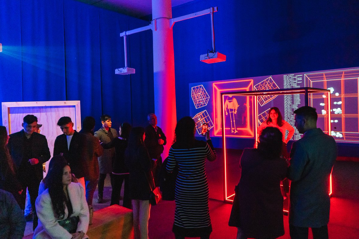 Comprometidos_P's tweet photo. 🎉¡Inauguramos!
Visita la sorprendente exposición “𝗠𝘂𝗻𝗱𝗼 𝗘𝘅𝗽𝗮𝗻𝗱𝗶𝗱𝗼. 𝗘𝗻𝘁𝗿𝗲 𝗹𝗼 𝗳í𝘀𝗶𝗰𝗼 𝘆 𝗹𝗼 𝘃𝗶𝗿𝘁𝘂𝗮𝗹" en el @MuseodeArteLima
¡Ven, explora y diviértete! Objetos #históricos, instalaciones #inmersivas, #Videojuegos, #RealidadAumentada y #Metaverso. https://t.co/jCSZpq4Mgs