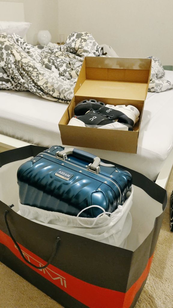 I'm moving to Riyadh tomorrow morning, and I came back home tonight to this :')

Best sisters in the world.