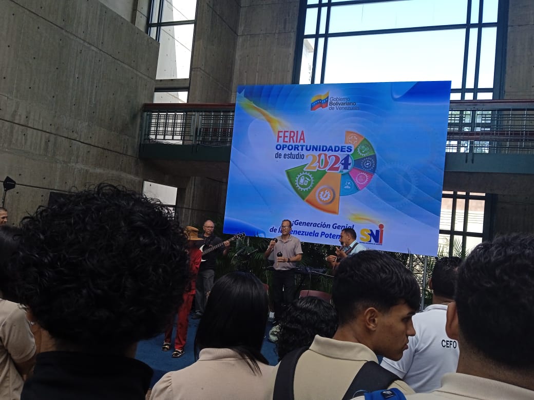 CatedralCDCE's tweet photo. Hoy en la Feria de Oportunidades de estudio 2024 en la Galería de Arte Nacional, la Parroquia Catedral presente con los aspirantes a ingresar al Sistema de Educación Superior. Por el futuro de Venezuela!#ConNicoTenemosPaz 
@NicolasMaduro @_LaAvanzadora @MPPEDUCACION @CDCECaracas https://t.co/pyS79ZugrH