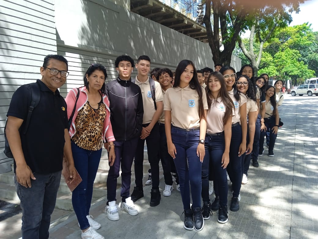 CatedralCDCE's tweet photo. Hoy en la Feria de Oportunidades de estudio 2024 en la Galería de Arte Nacional, la Parroquia Catedral presente con los aspirantes a ingresar al Sistema de Educación Superior. Por el futuro de Venezuela!#ConNicoTenemosPaz 
@NicolasMaduro @_LaAvanzadora @MPPEDUCACION @CDCECaracas https://t.co/pyS79ZugrH