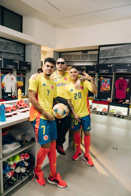 Para mi el temazo de Ryan Castro bendijo a la selección Colombia 
X