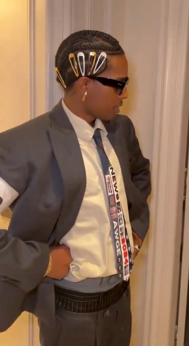 King Wow tweet media