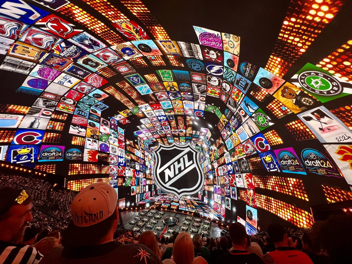 Derek Arnold tweet media