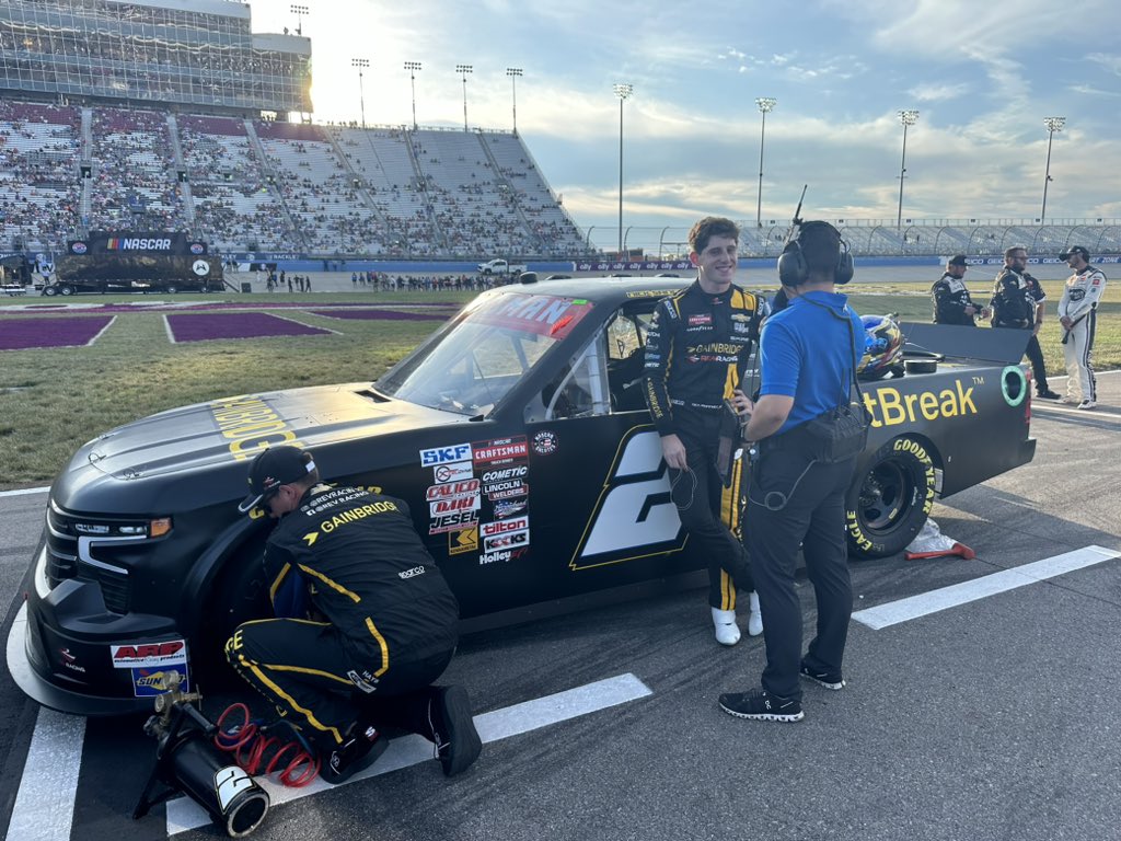 Down to the wire.  #Teamwork 💪🏼 Back up is ready to roll <a href="/NashvilleSuperS/">Nashville Superspeedway</a>