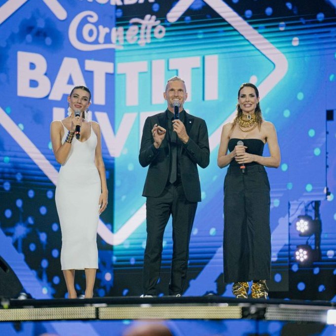 _battitilive_'s tweet photo. Da lunedì 8 luglio,in prima serata su canale 5! https://t.co/8tfAU8yvqg