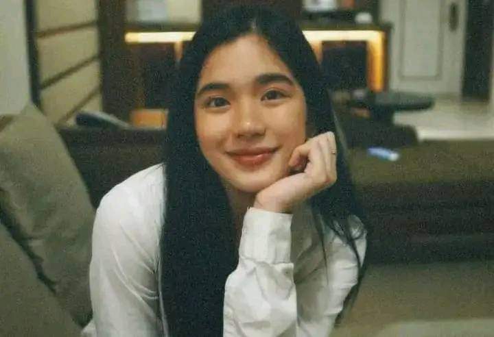 Habang nags-scroll ka nginitian ka ni😶