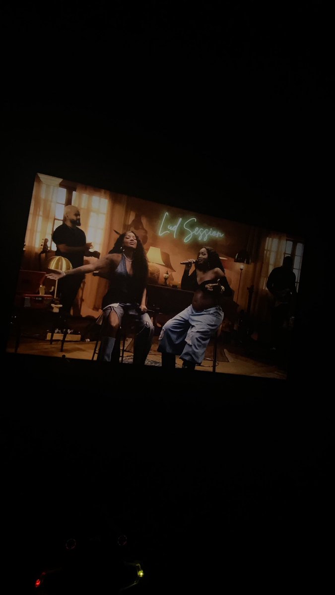 4drisantos's tweet photo. Em looping aqui!! #Ludsession4 @Ludmilla @IzaReal https://t.co/oOye9f47US
