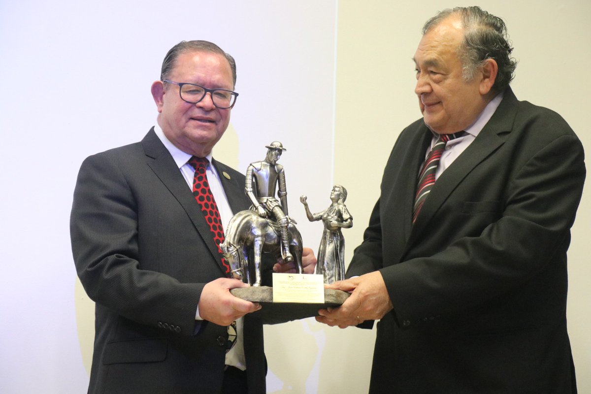 ¡🎉Celebramos una década de éxitos y momentos inolvidables! 🎉

El día de ayer tuvimos la oportunidad de celebrar nuestro decimo aniversario,  evento que quedará en nuestros corazones para siempre. 

¡Vamos por muchos años más de formación y alegrías juntos! 🥂🎊