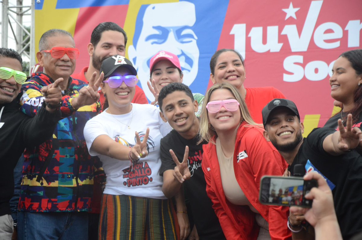 amarcanopsuv's tweet photo. Tremenda marcha con la @JuventudPSUV en el Sector Chirica de San Félix . Sigamos juntos muchachas y muchachos venciendo con nuestro líder @NicolasMaduro #LaEsperanzaEstáEnLaCalle @MalaveEirimar @AmkValentina https://t.co/jXbg2W4VhN