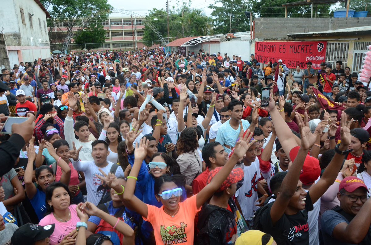 Aquí está esta es Juventud del PSUV!!! Que viva San Félix siempre consecuente con <a href="/NicolasMaduro/">Nicolás Maduro</a> La Patria vencerá <a href="/MalaveEirimar/">Eirimar Malave</a> <a href="/AmkValentina/">América Valiente🇻🇪</a>