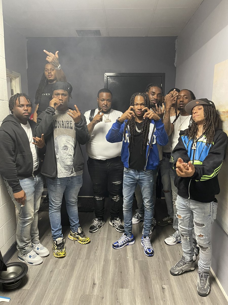 munnagangdbandz's tweet image. One them faces 🥷🏽Frm them trenches 🏢💥…… #OB300 #FREEDAREAL