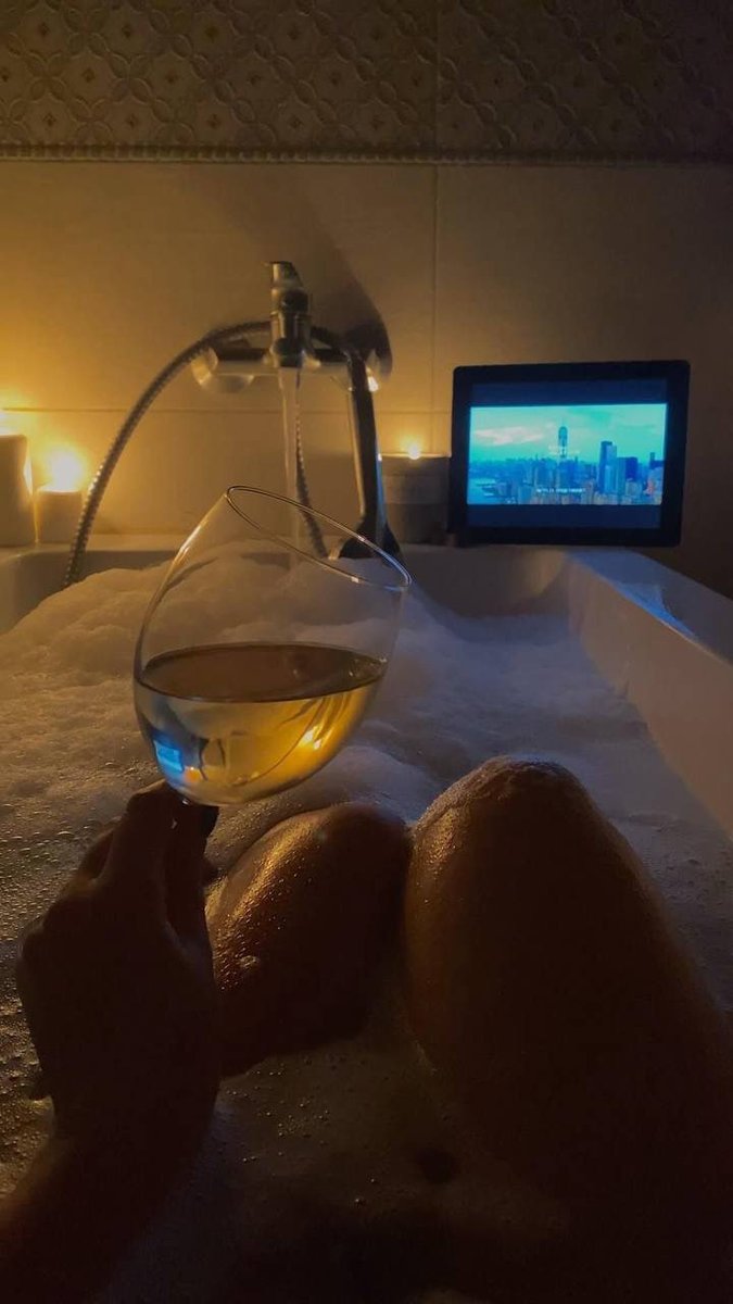 Rosekelly56's tweet photo. Have a nice night 😍📷📷 https://t.co/L8ayGwJWyI