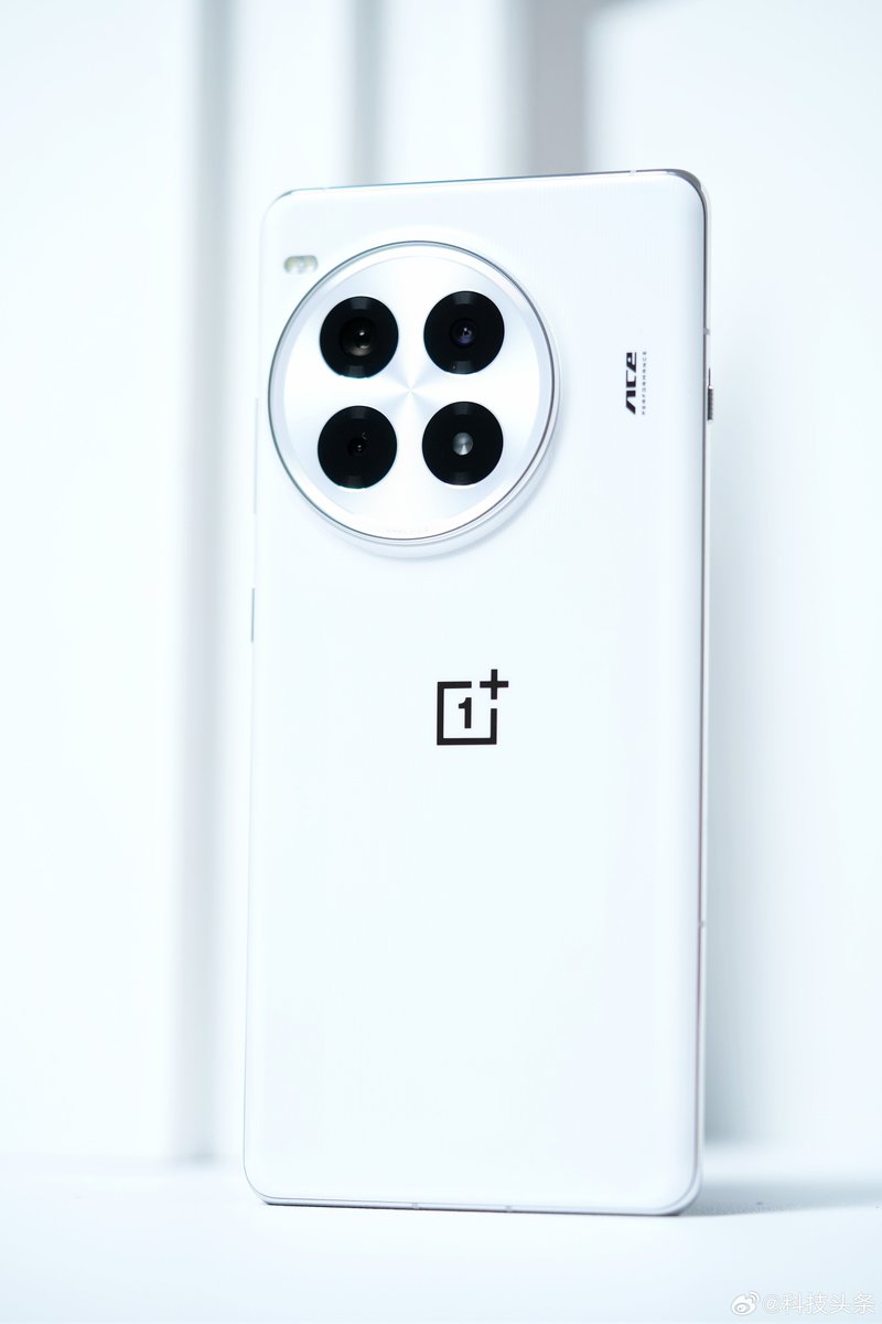 TechHome100's tweet image. OnePlus Ace 3 Pro "Supercar Porcelain Collector's Edition"
#OnePlus #OnePlusAce3Pro