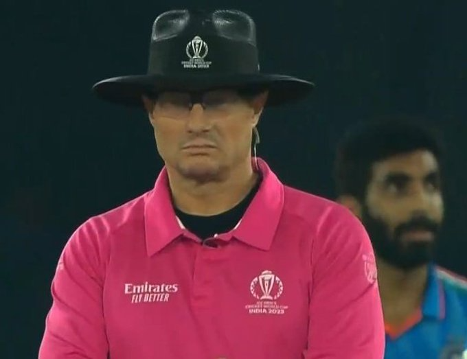MakeJokeOf's tweet photo. aaj ye field umpire nahin hai -  😍
lekin TV umpire yahi haiiiiiiiii - 😭 https://t.co/obwkpbusSu