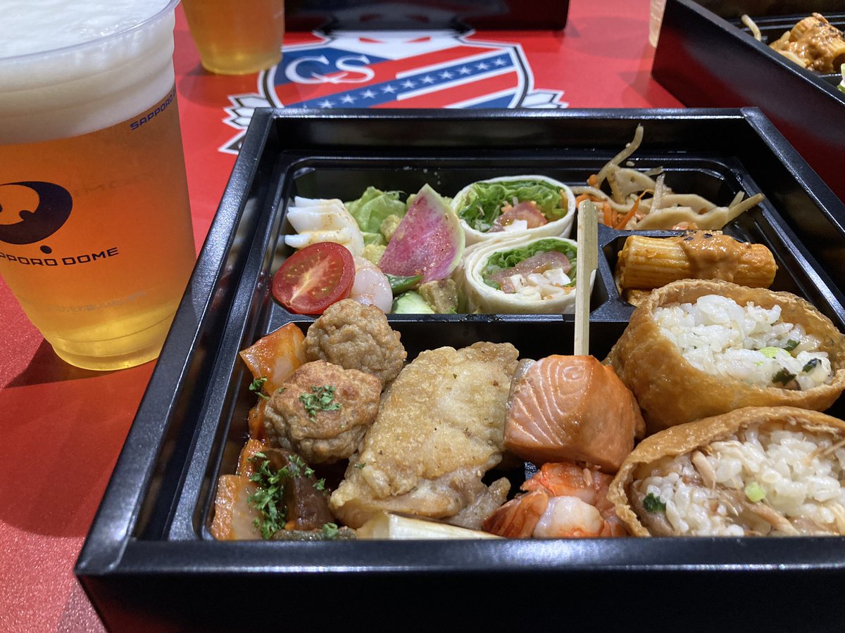 Muscle_Bomb's tweet photo. チケットを頂いてコンサを観戦しにきました！食事とお酒も頂き小野伸二もチラッと観れたので既に大満足です！ https://t.co/OiYpAHwprd