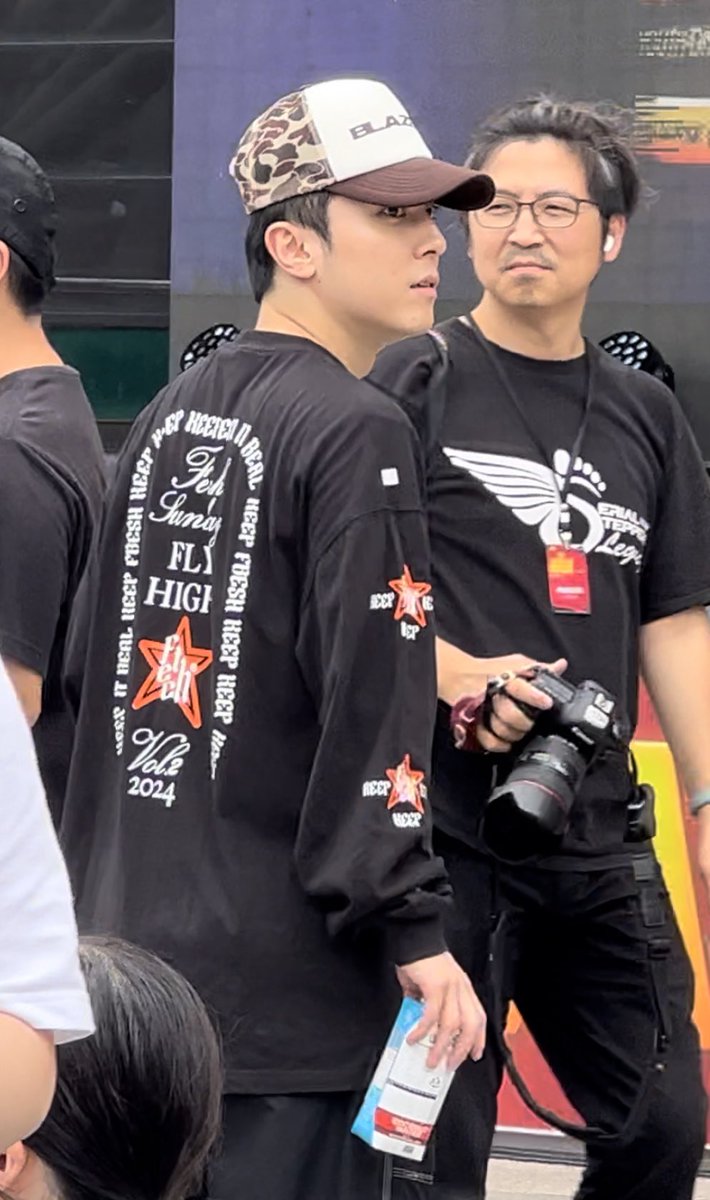 예 tweet media