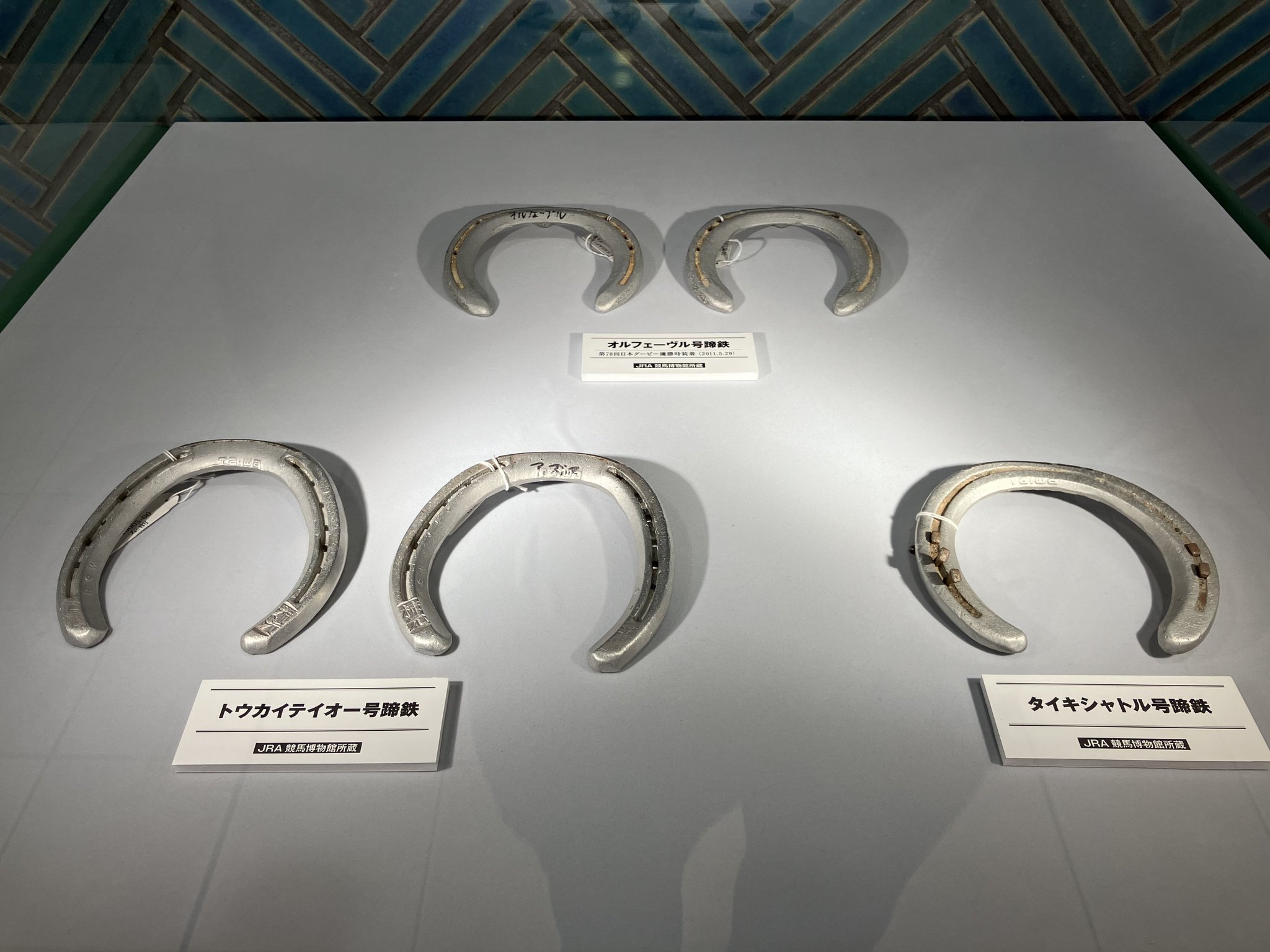 競馬パネル　トウカイテイオー Amazon.co.jp: 競馬 トウカイテイオー 写真パネル 日本ダービー