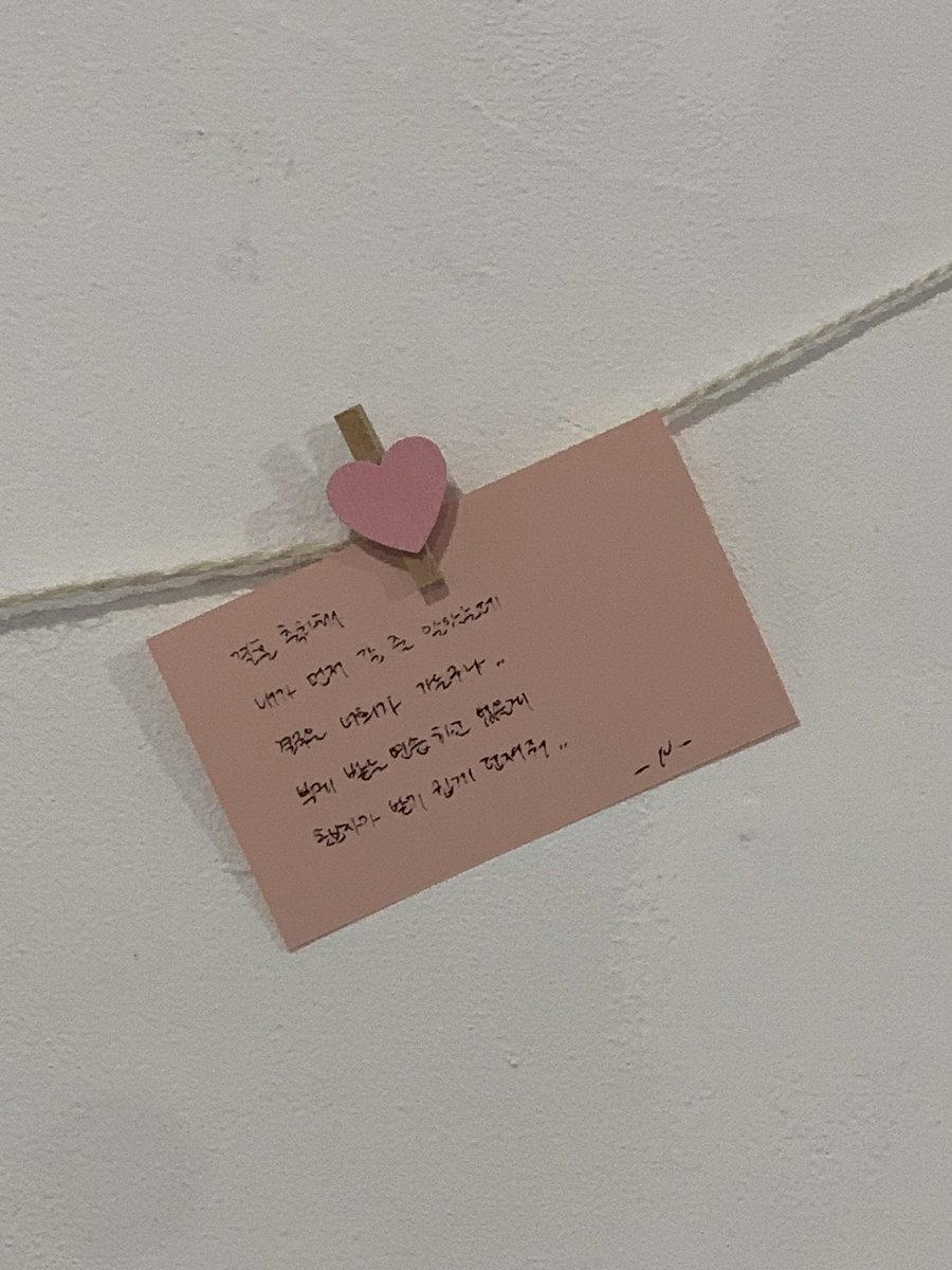 친구 결혼식 다녀왓어요…
내가 먼저 결혼할 줄 

#여우가_장가가는_날
#추억따위_필요없어_매일제대로_사랑하는거야