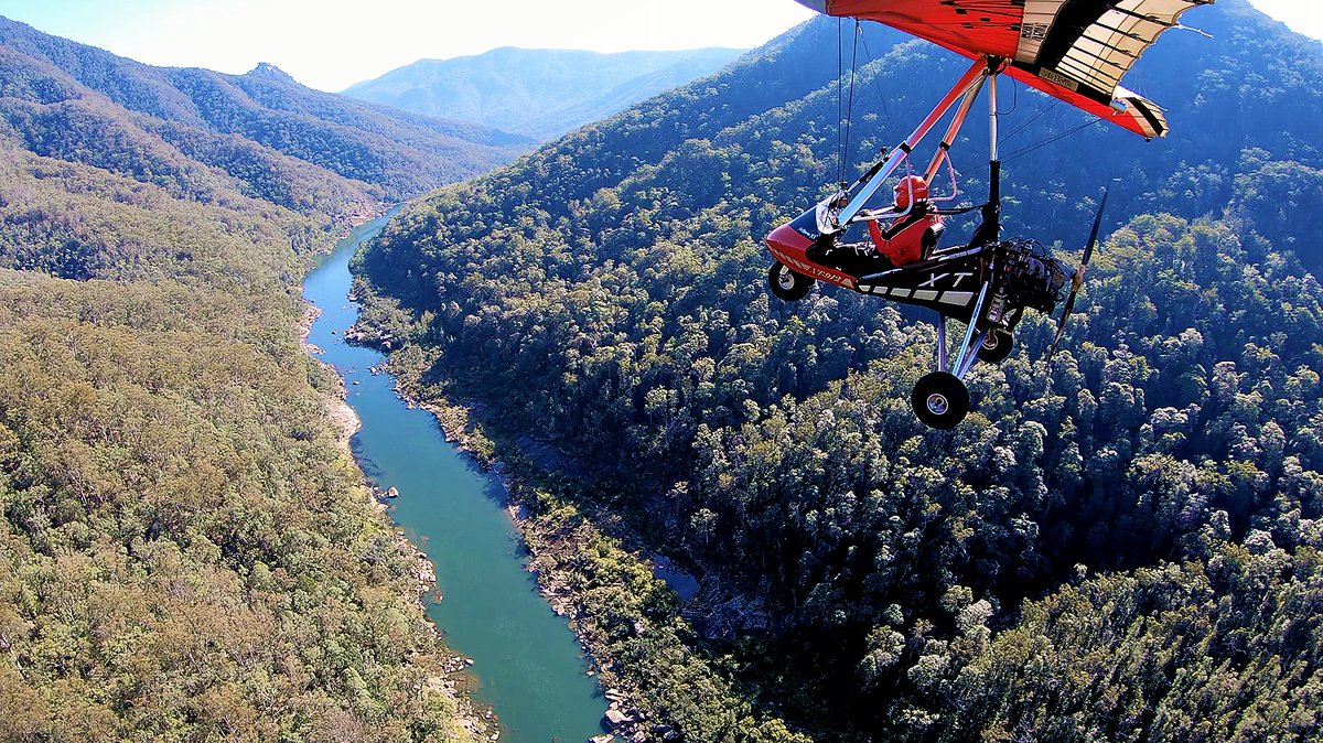 johnseach's tweet photo. Gliding through the skies of Eastern Australia, the land unfolds below like a canvas painted with the vibrant hues of the wild. Here, every breeze carries echoes of exhilaration, and the sun casts a golden glow on the untamed landscapes. πΏπ #SkyboundThrills #AussieAdventures June 2024.