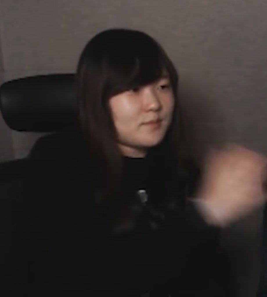 사장님 핫도그 두개 주세요!

                                    나 안먹어 괜찮아

누나 진짜? 안먹어도 괜찮아??
사장님 핫도그 두개 주세요!