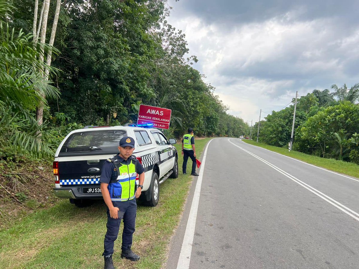 JpjNegeri80390's tweet photo. PENGUATKUASAAN SECARA RONDAAN  DAN PEMANTAUAN DI KAWASAN KERAP KEMALANGAN (KKK) SEMPENA OPS HRAA 2024
NEGERI SEMBILAN, 21 JUN 2024 https://t.co/f89LfcEsKI