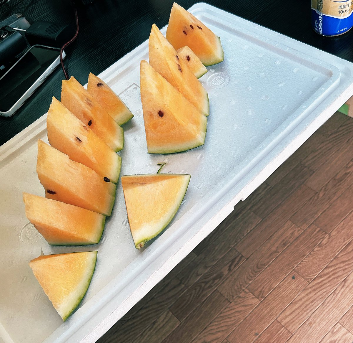 仕事中にスイカたべてー！っていきなりスイカ休憩始まった🍉
めっちゃ甘くて美味しかった😋