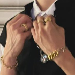 Been busy again but next week is an easy week, so expect to be annoyed by my presence! Until then, maybe enjoy a little eye candy.