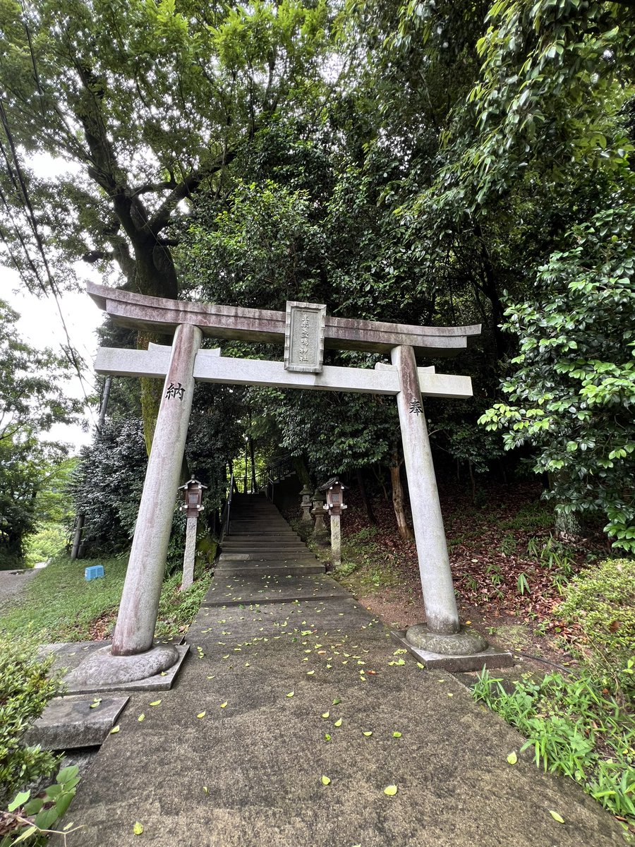hamazamuri's tweet photo. すーさんに
来月行く神社のご報告。
どんよりしたお天気だったのに、
日が差した☀️

引き続き、道反之大神さんとこへ
向かいます。
#奈良
#素戔嗚神社 https://t.co/8YEQNHZc8I