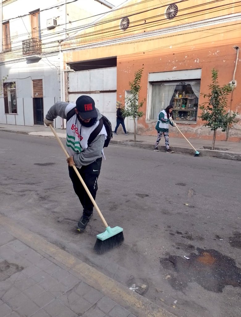 JorgeCeballoslr's tweet photo. ¡VIERNES DE TRABAJO EN LA CIUDAD!

Florece una ciudad nueva🌄
¡Con trabajo y equipo!
ADELANTE🙌🏻

@amolinalarioja https://t.co/azUvUHgX9b