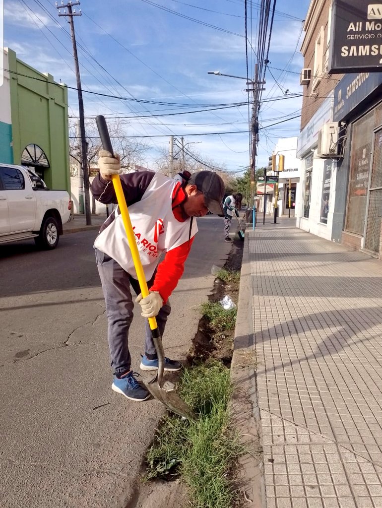 JorgeCeballoslr's tweet photo. ¡VIERNES DE TRABAJO EN LA CIUDAD!

Florece una ciudad nueva🌄
¡Con trabajo y equipo!
ADELANTE🙌🏻

@amolinalarioja https://t.co/azUvUHgX9b