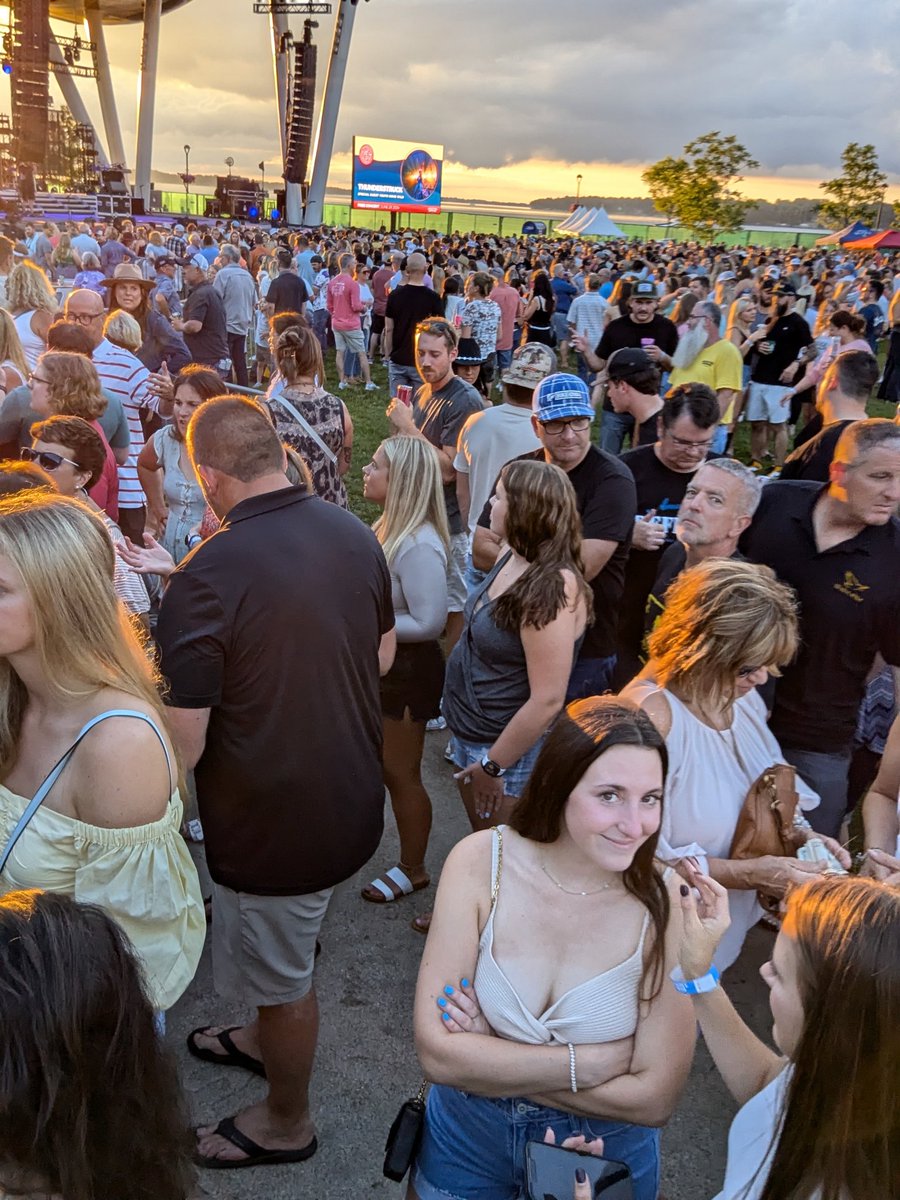 Lines for beer are crazy in Okoboji too. Just a gaggle  of people. <a href="/mitch_giese/">Mitch Giese</a> you'd be yelling at so many people. <a href="/dbapod/">Dutch By Association</a>