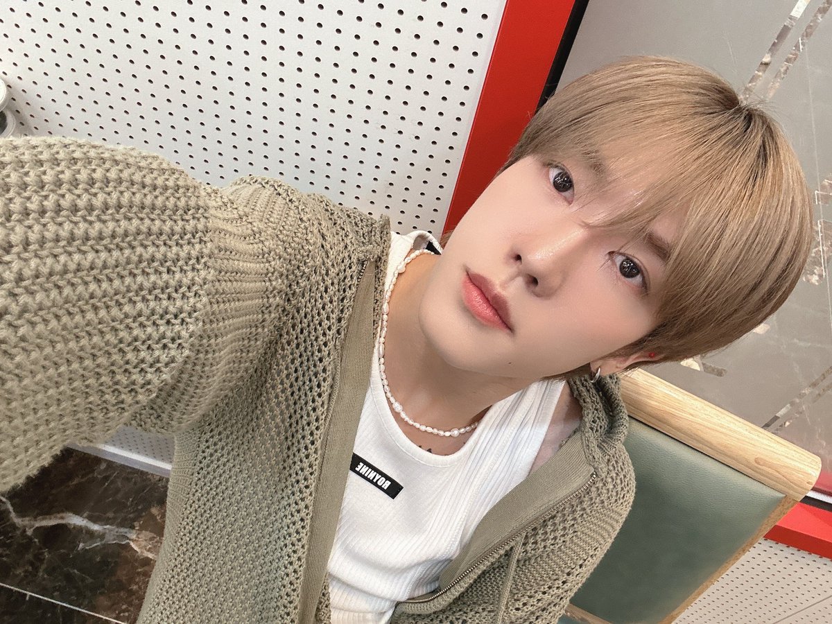 OmegaX_members's tweet photo. [#OX]

🙃 ️

#OMEGA_X #오메가엑스  
#정훈 #JUNGHOON https://t.co/a8SnUWmEmh