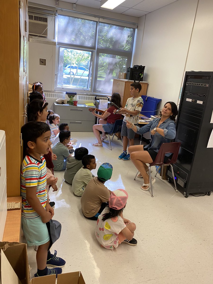 LesconSchool's tweet photo. Two amazing celebrations, one Kindergarten class singing O’Canada and reading the land acknowledgement and a grade 5 walk out wraps up this amazing year! So proud of you Lescon! See you in September! @LC2_TDSB https://t.co/m13K6hpKnx