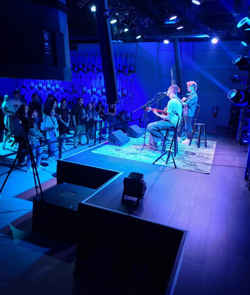 AdlerRadioMKE's tweet photo. Another great @FM1021 Secret Soundcheck Session with @thehalocline this afternoon! @paysbig #InterstateMusic https://t.co/ux0jLTQHBq