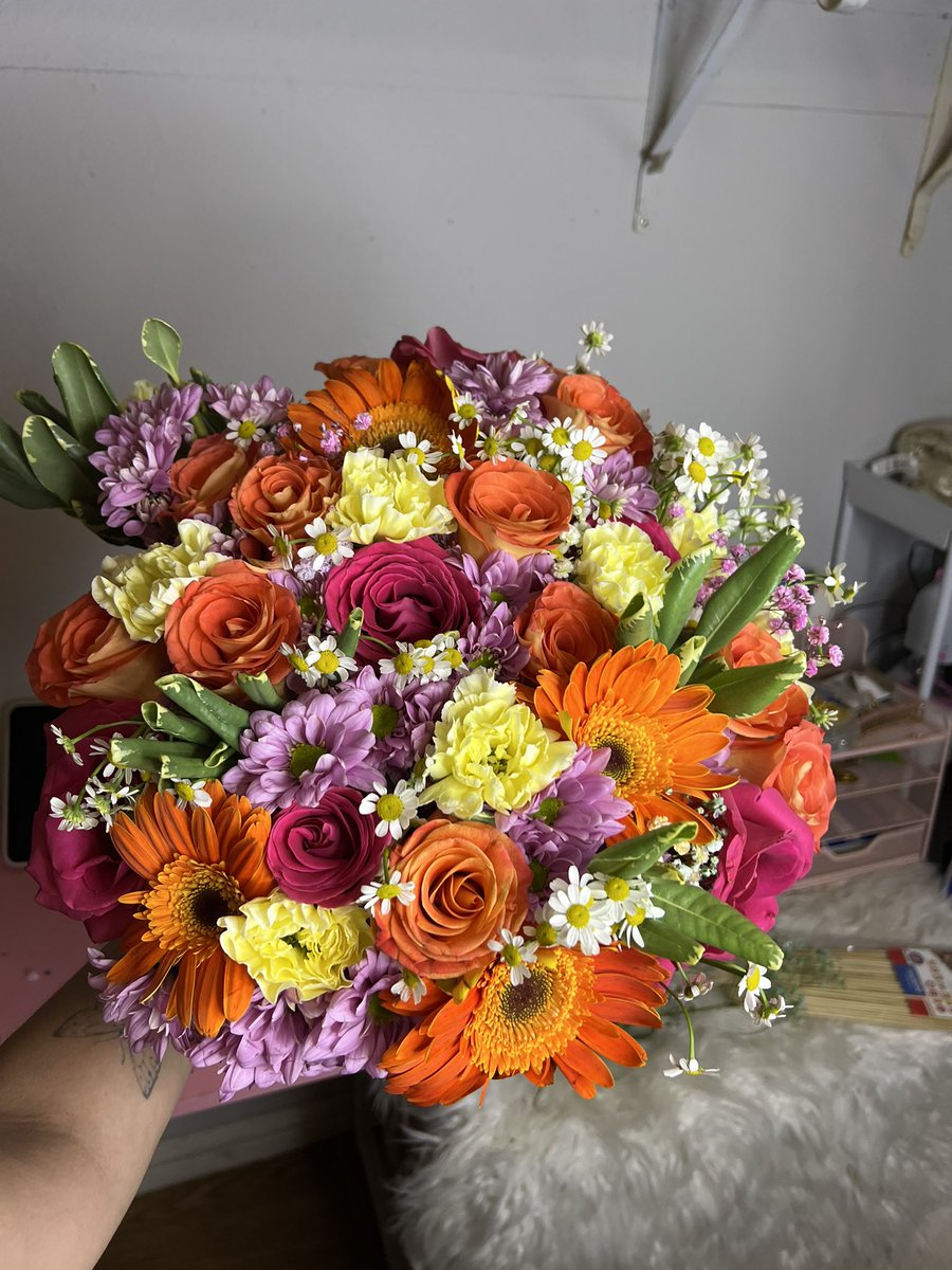 i love being a florist 💘 
ig. - <a href="/sweetboquetss/">ari 🧚🏼‍♀️</a>  <3 
dm to place a order