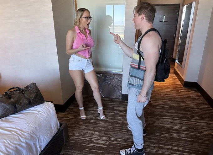 The most UNFAIR situation&hellip;having to share a resort timeshare with my stepson @anthonyxpierce 😫😋😉 NEW<a href="/tag/hotmom"class="tags"><span>#hotmom</span></a><a href="/tag/irishgirls"class="tags"><span>#irishgirls</span></a><a href="/tag/cutemilf"class="tags"><span>#cutemilf</span></a>