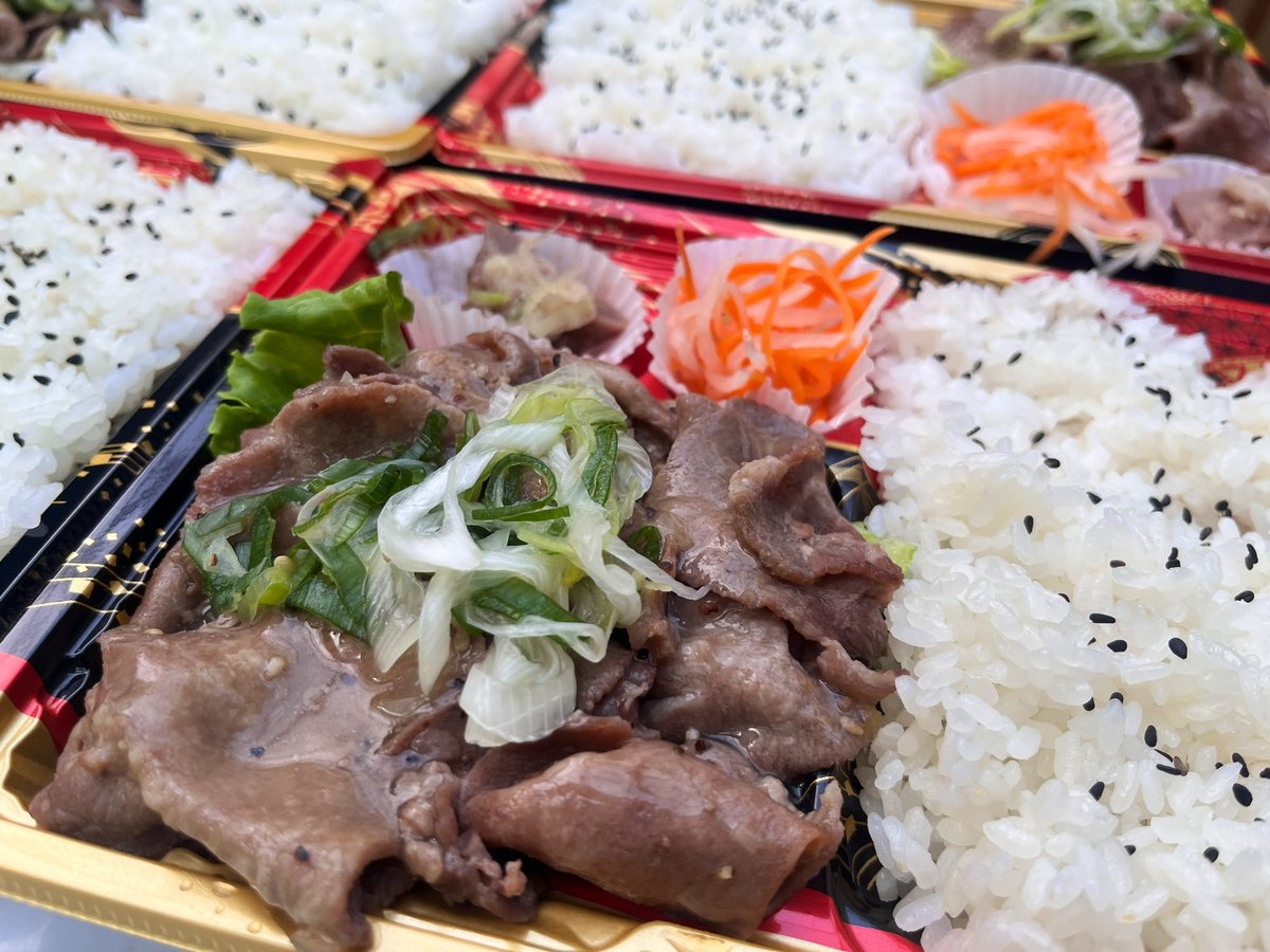nikusho31's tweet photo. 今日から肉匠弁当のネギ塩タン弁当が生まれ変わります‼️✨

昔のネギ塩の味に戻してほしい!
昔のネギ塩タン弁当が食べたい!
コロナ中のネギ塩タン弁当が
恋しいというお声をいただいて
タン弁当をリニューアル致しました☺️🐃💗

ぜひぜひ皆さまフジスーパー🇹🇭orドンキ🇹🇭にてお手にとってください！😍 https://t.co/RkNvrpfOcB