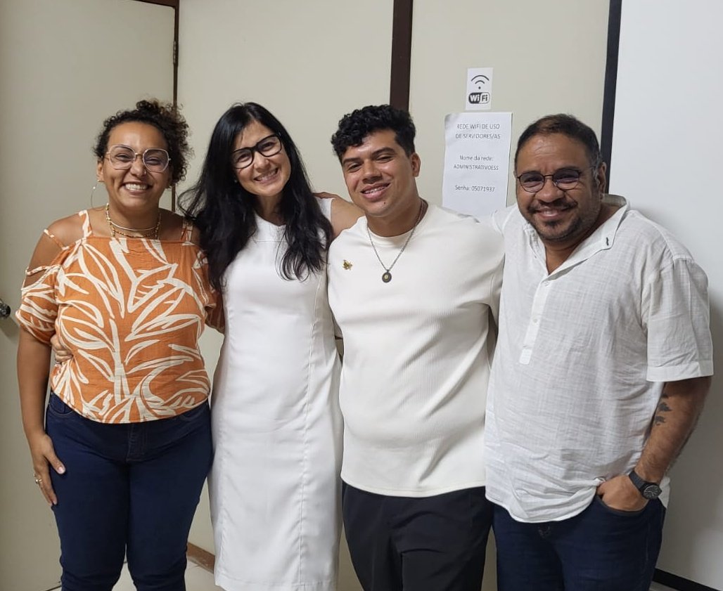 gabsloiola's tweet photo. Apresentei meu TCC hoje, dia do orgulho LGBTQIAPN+ inclusive, e fui aprovado com.... NOTA 10!!!!! Feliz demais e o choro hétero é livre 😌😎😎💪🏼✌🏼💫 https://t.co/E0q1J8N4n1