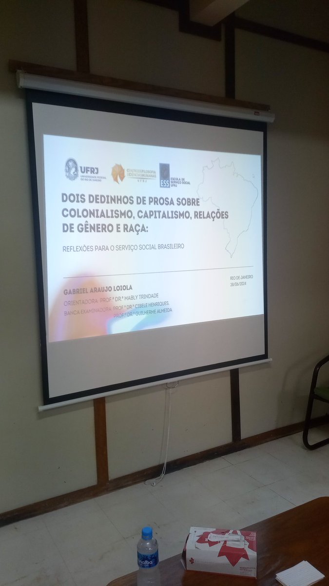 gabsloiola's tweet photo. Apresentei meu TCC hoje, dia do orgulho LGBTQIAPN+ inclusive, e fui aprovado com.... NOTA 10!!!!! Feliz demais e o choro hétero é livre 😌😎😎💪🏼✌🏼💫 https://t.co/E0q1J8N4n1