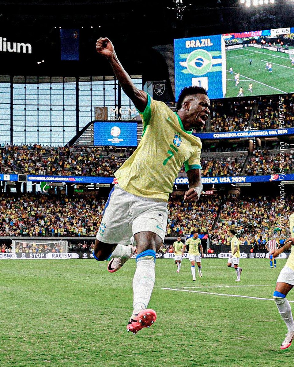 RealBrasil_BR's tweet photo. Reverenciando Pelé e Neymar. https://t.co/VefSF7I0jo