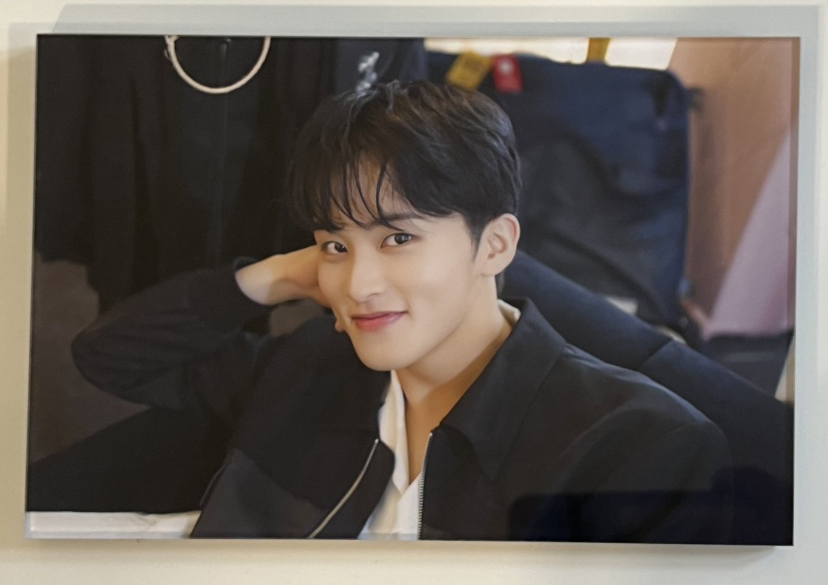 markmoIo's tweet image. mark from narcissism exhibition