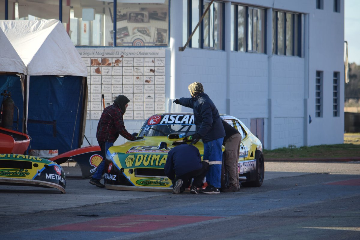 TSC_prensa's tweet photo. Positivo primer contacto del TSC con el circuito grande del autodromo de Olavarria.  

En la jornada, 17 autos giraron esta tarde desde el mediodía en el Hermanos Emilliozzi trabajando en el setup de cara a la clasificación de mañana

https://t.co/cM9HOM8cn8 https://t.co/sljpNsWOJ5