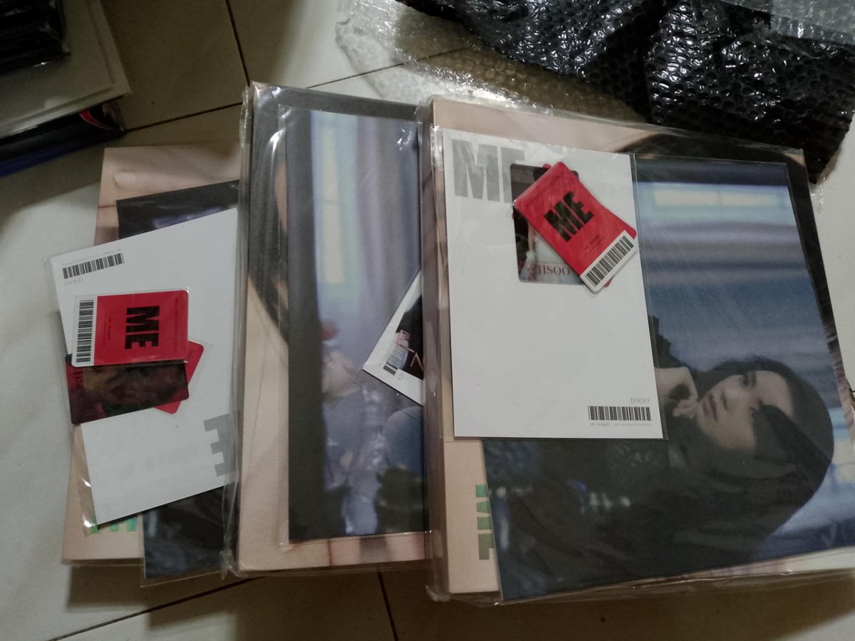 Jexcssbns's tweet photo. Wts/Lfb

Selling this sealed album
-Dino and mingyu for 1k set
-Jisoo vinyl for 700 with yg select POB  1 pcst left
-Sealed Newjeans beach bag minji version  400 each  have 1 pcs
-Sealed newjeans weverse version 300 each have 1 pcs left only https://t.co/oke9cnQlmY