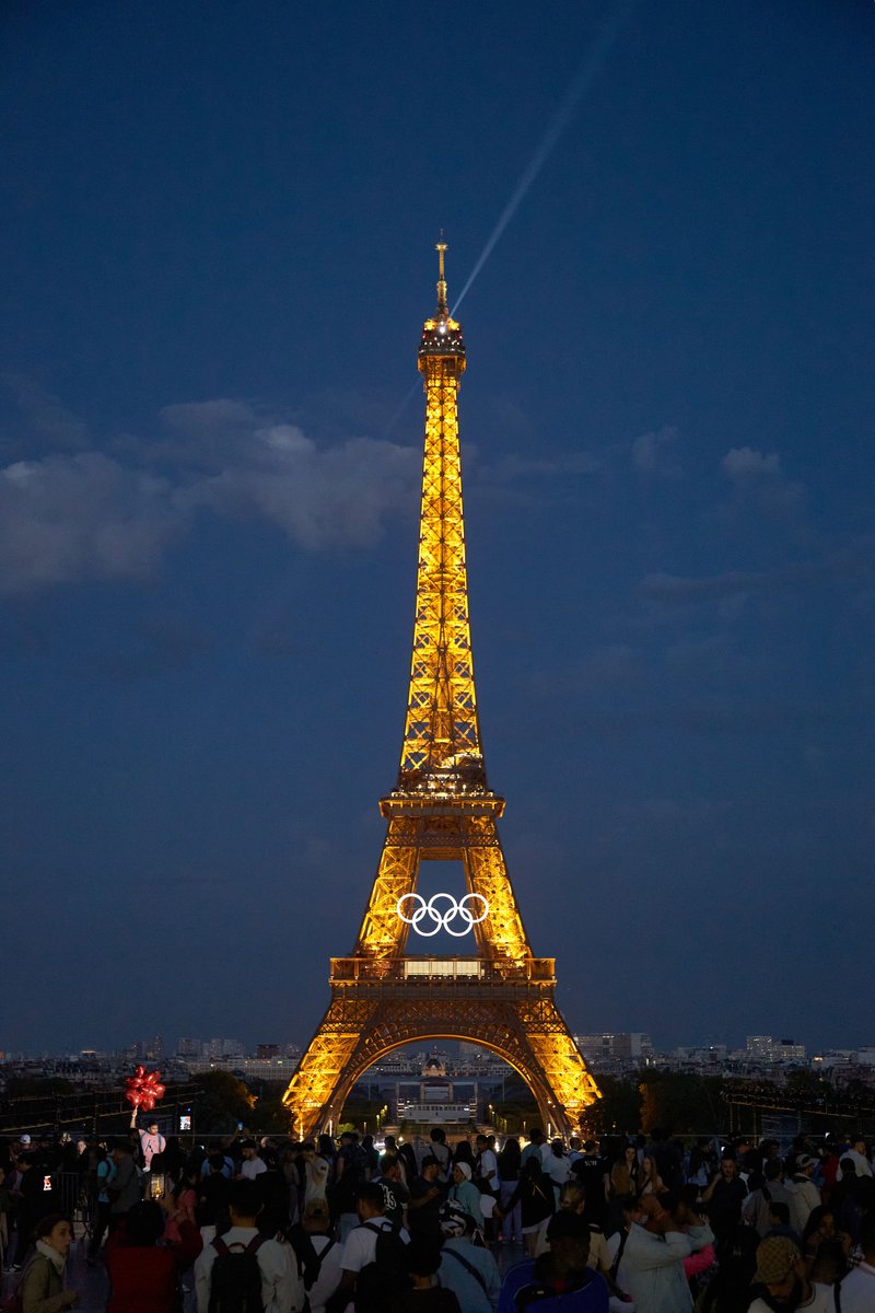 CGTNSportsScene's tweet image. 🤩#Paris2024 less than a month

👀Different angles to capture the Olympic rings on the Eiffel Tower in Paris

#Olympics