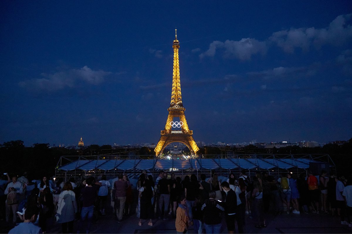 CGTNSportsScene's tweet image. 🤩#Paris2024 less than a month

👀Different angles to capture the Olympic rings on the Eiffel Tower in Paris

#Olympics