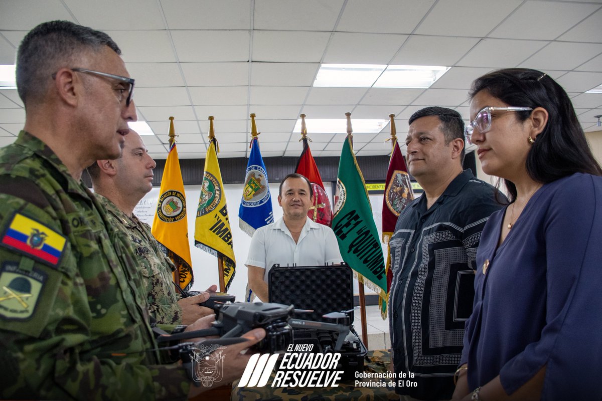 GoberElOro's tweet photo. En un esfuerzo continuo por fortalecer la seguridad en la provincia, el Gdor. @jimmyblacio_ec, ha gestionado la donación de 2 drones DJI Mavic 3T por parte de empresa privada.

Estos equipos de alta tecnología fueron entregados a las @FFAAECUADOR y la @armada_ecuador de #ElOro. https://t.co/2oodtJF8ma